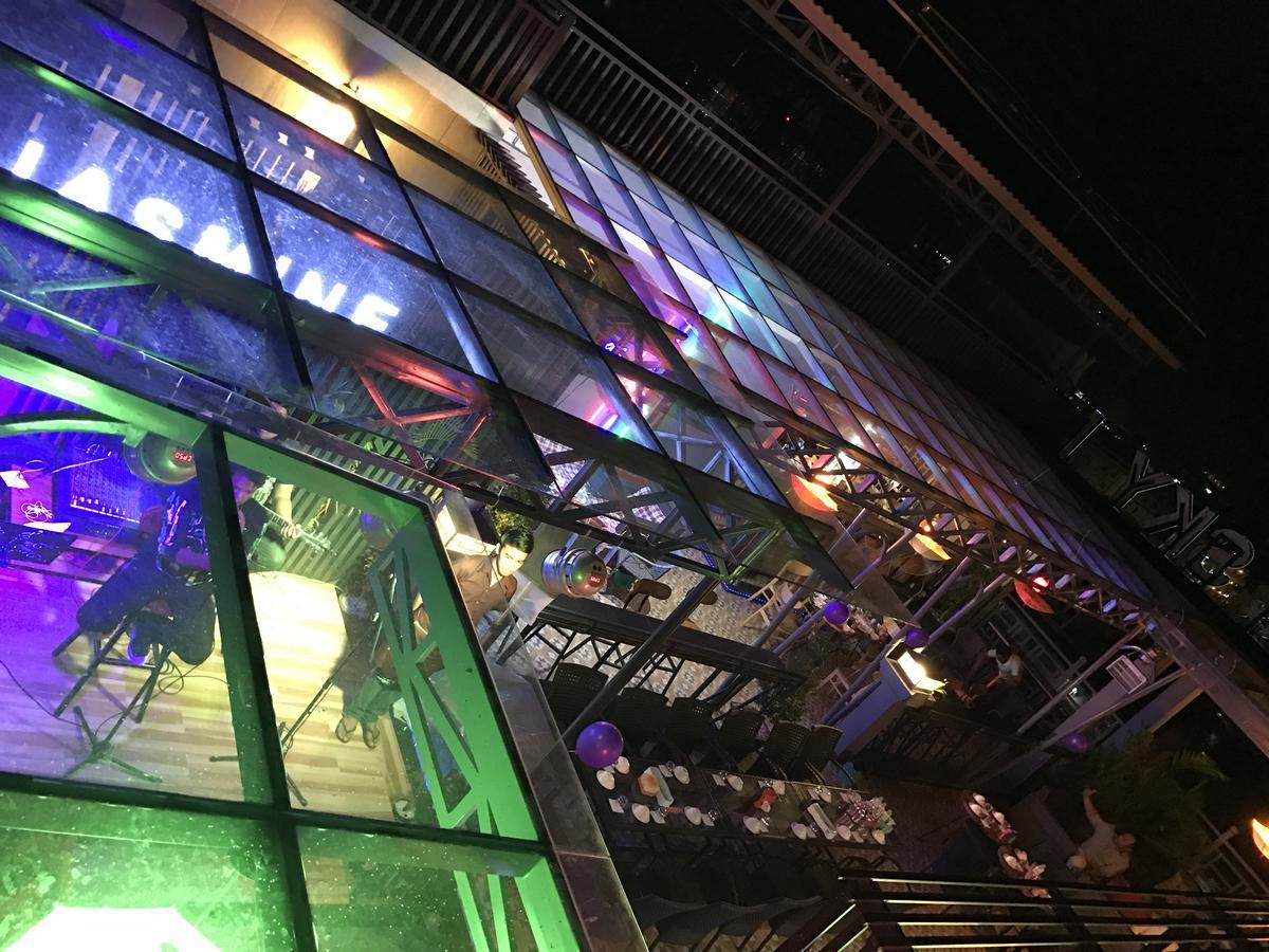 Jasmine Hotel& Sky Bar Батамбанг Екстериор снимка