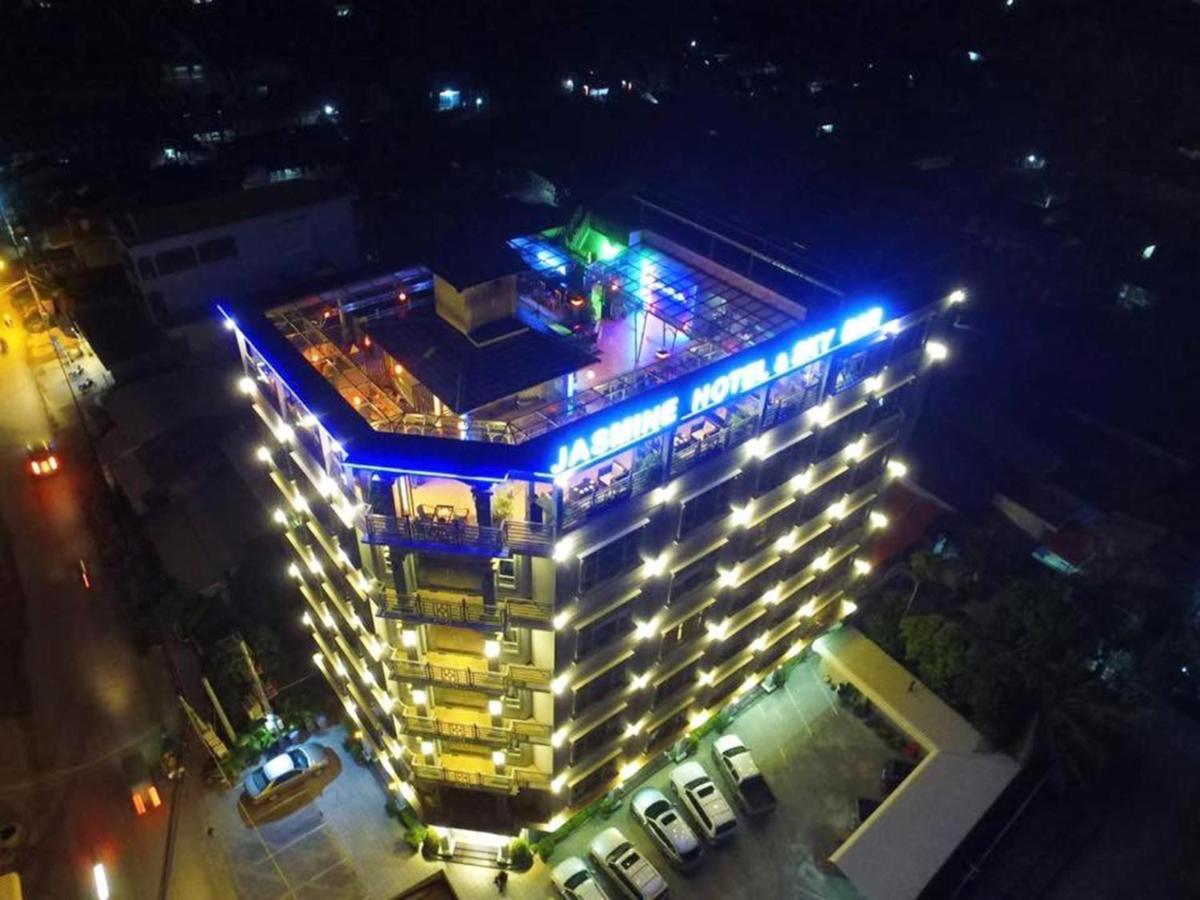 Jasmine Hotel& Sky Bar Батамбанг Екстериор снимка