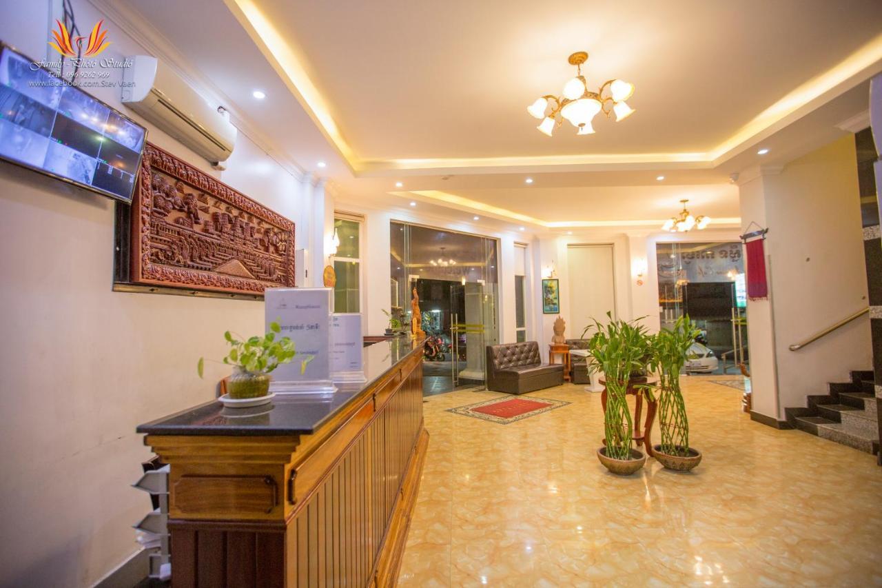 Jasmine Hotel& Sky Bar Батамбанг Екстериор снимка