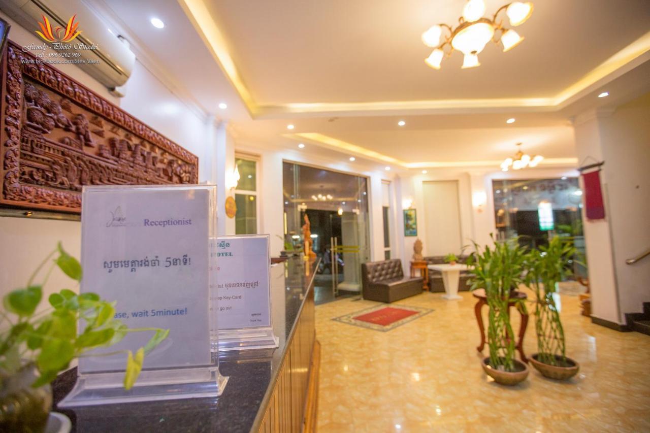 Jasmine Hotel& Sky Bar Батамбанг Екстериор снимка